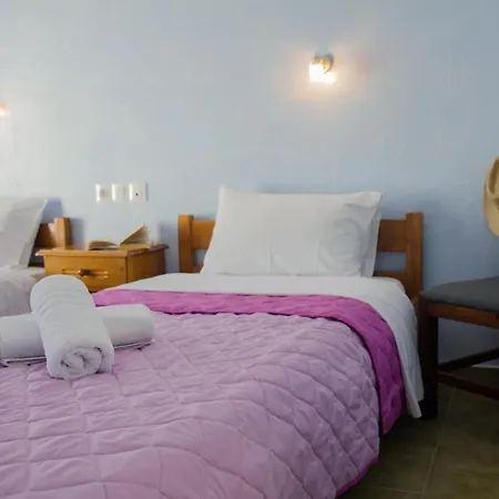 George & Irene 2* Chora