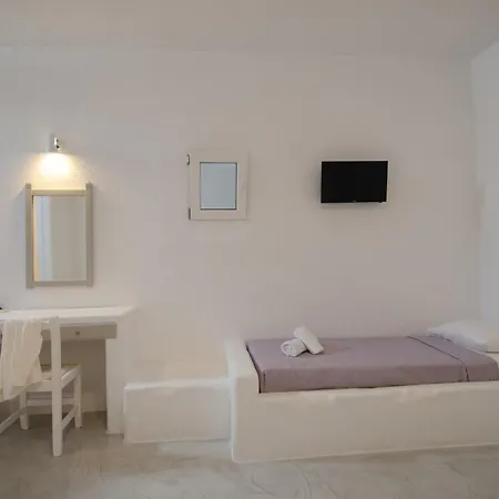 George & Irene 2* Chora