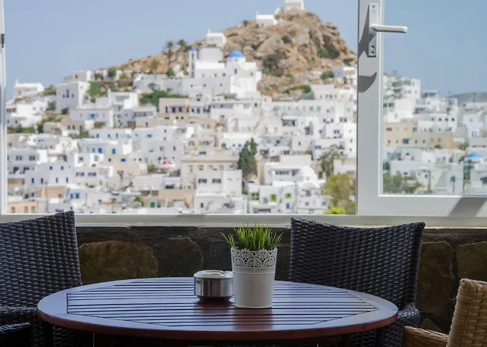 George & Irene 2* Chora