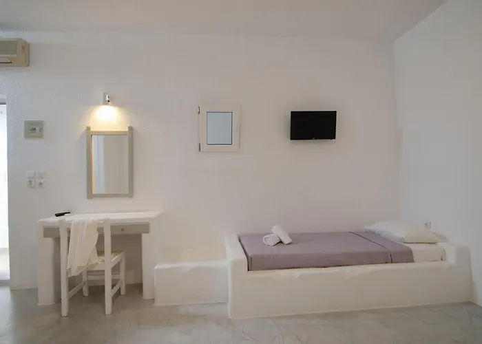 George & Irene 2* Chora