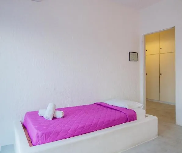 Hotel George & Irene Chora