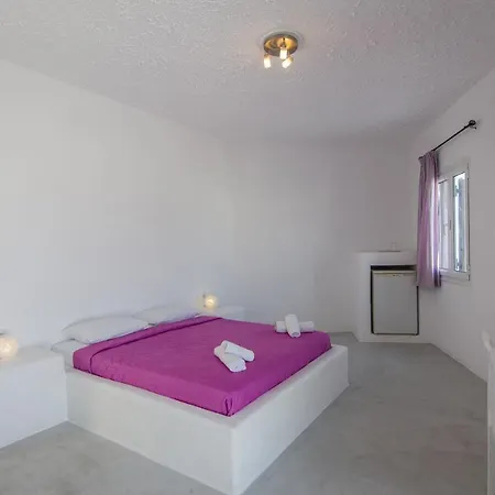 Hotel George & Irene Chora