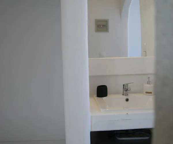 George & Irene Hotell 2*