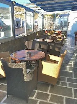 George & Irene Hotell Ios